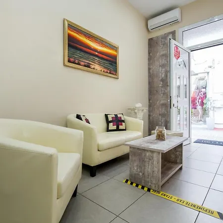 Ioanna's House 3* بوتوس