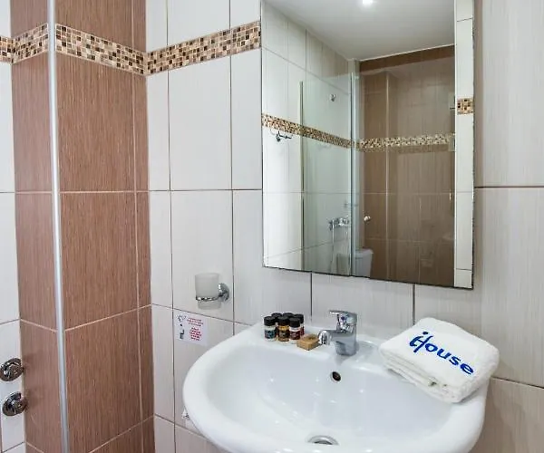 Ioanna's House Aparthotel