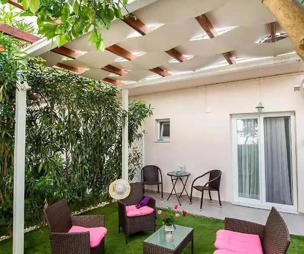 Aparthotel Ioanna's House 3*