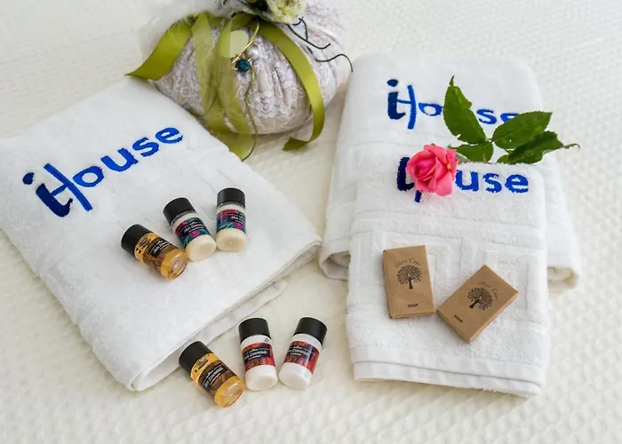 Ioanna's House Aparthotel 3*