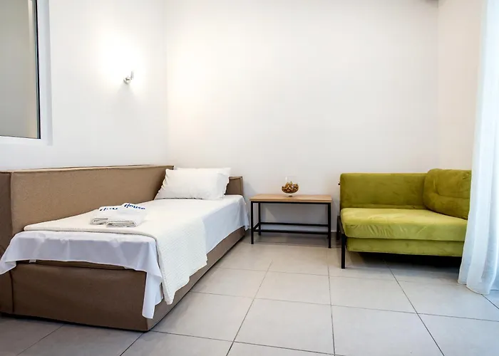 Ioanna's House Aparthotel