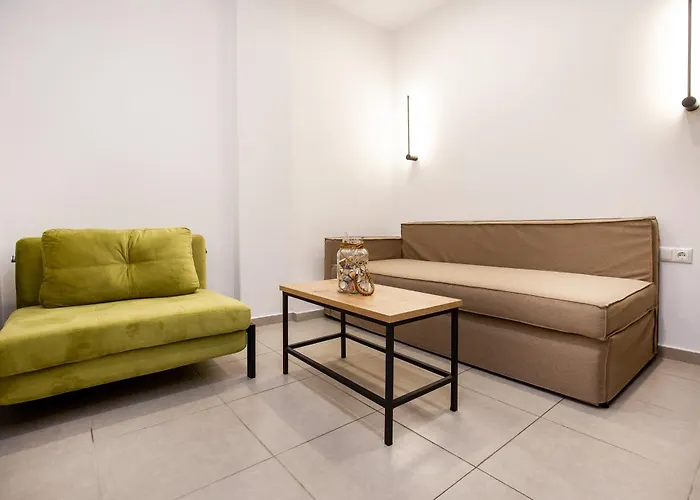 Ioanna's House Aparthotel 3*