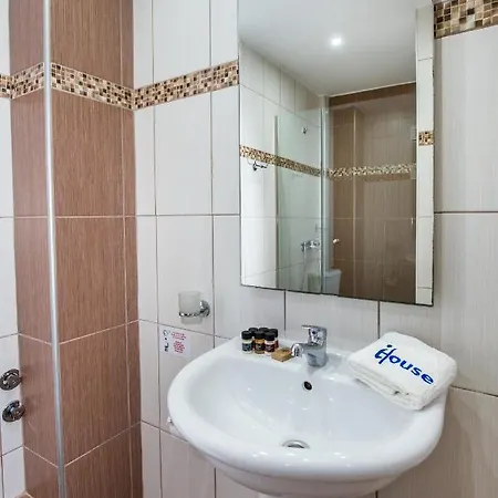 Ioanna's House Апартхотел