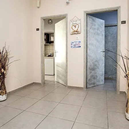 Ioanna's House Апартхотел Потос
